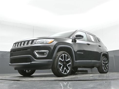 Used 2018 Jeep Compass Limited w/ Navigation Group image 29