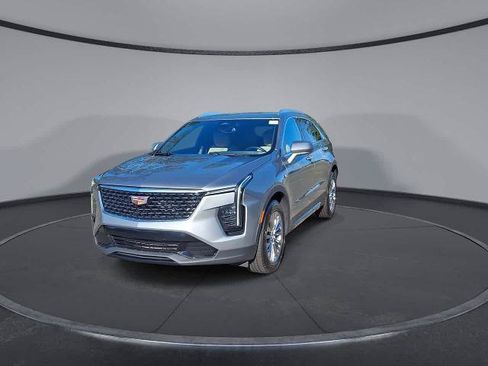 Used 2024 Cadillac XT4 Premium Luxury FWD image 3