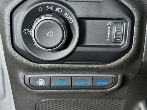 Used 2023 Jeep Wrangler Unlimited Sahara AWD/4WD image 17