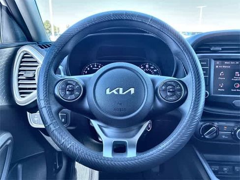Used 2022 Kia Soul LX image 22