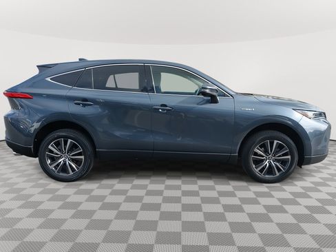 Used 2021 Toyota Venza LE image 4