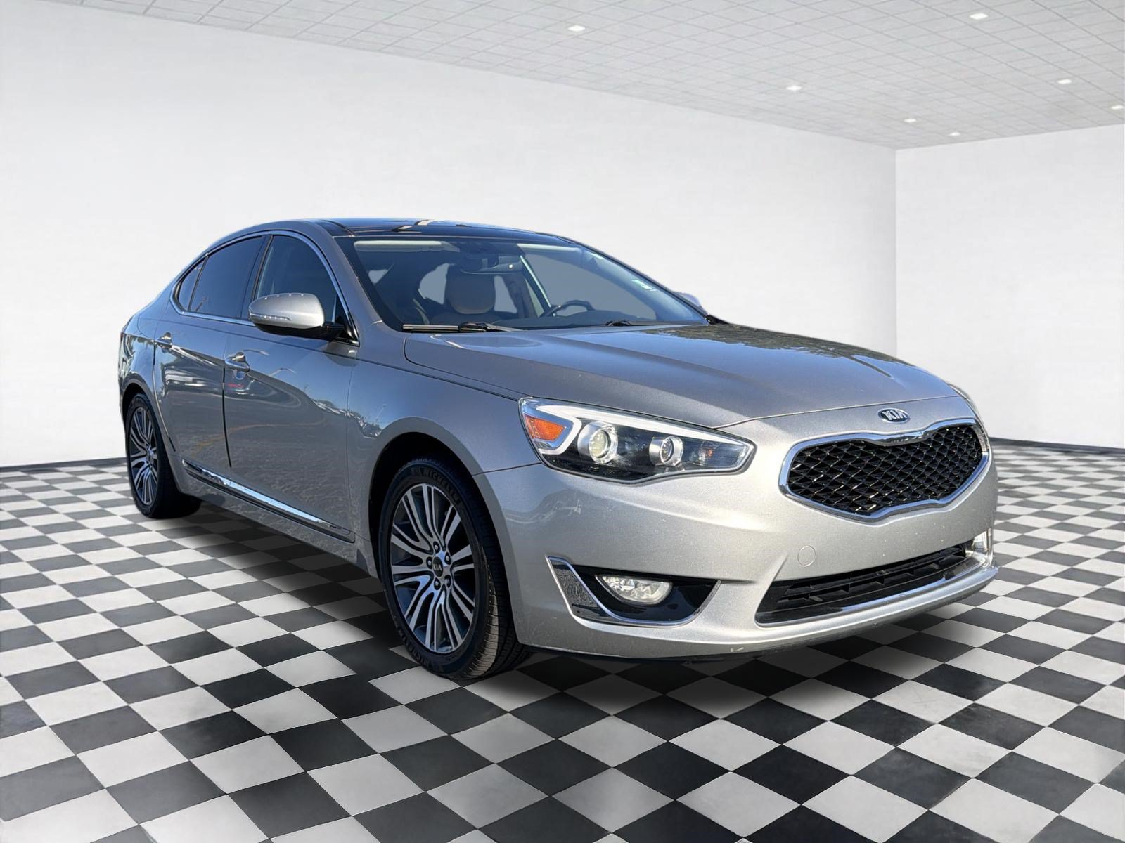 Used 2015 Kia Cadenza Premium w/ Luxury Package FWD image 7