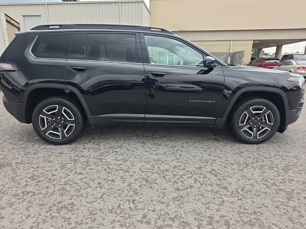 Used 2026 Jeep Cherokee Limited AWD/4WD image 4
