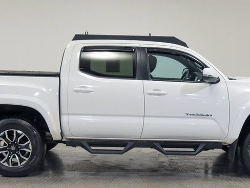 Used 2022 Toyota Tacoma TRD Sport image 12