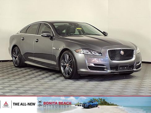 Used 2019 Jaguar XJ Supercharged image 1