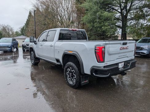 Used 2025 GMC Sierra 2500 AT4X image 9