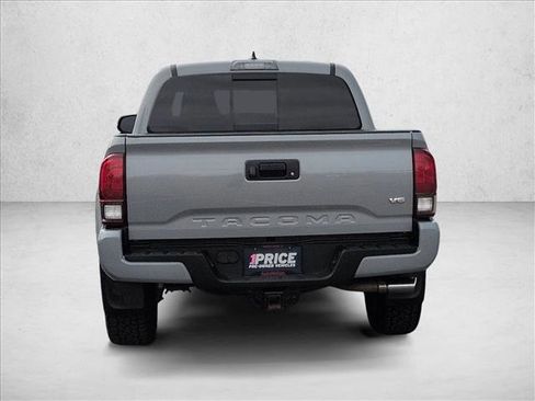 Used 2018 Toyota Tacoma TRD Sport image 7