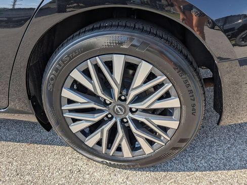 Used 2024 Nissan Altima 2.5 SV FWD image 13