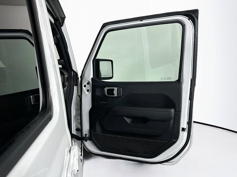 Used 2023 Jeep Wrangler Sahara w/ Cold Weather Group image 32