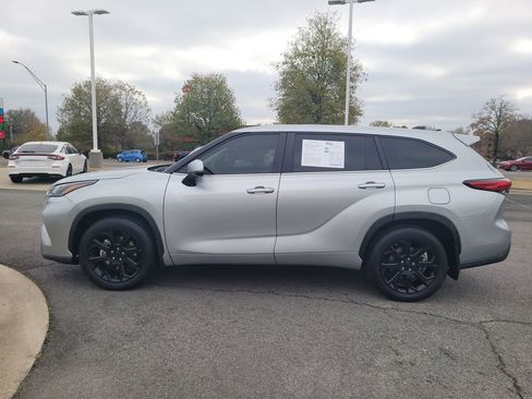 Used 2023 Toyota Highlander LE image 6