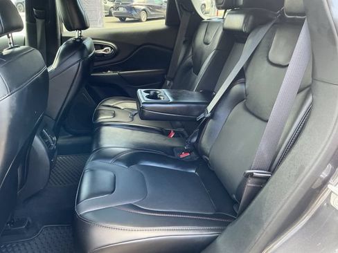 Used 2022 Jeep Cherokee Trailhawk w/ Sun, Sound & Nav Group AWD/4WD image 22