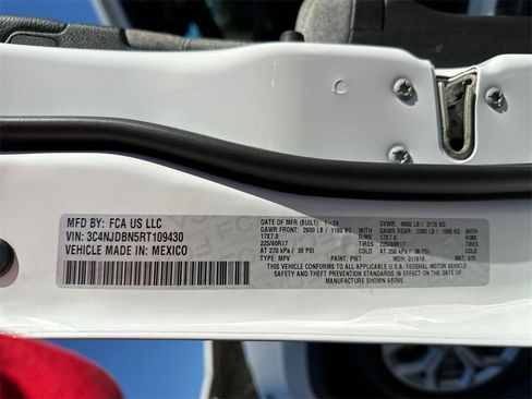 Used 2024 Jeep Compass Latitude image 30