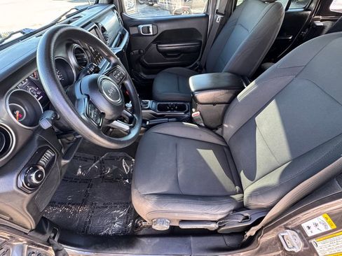 Used 2018 Jeep Wrangler Unlimited Sport image 17