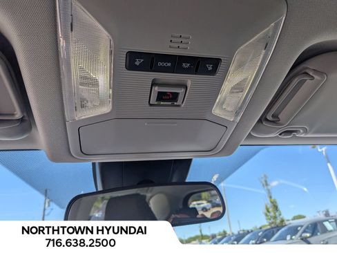 Used 2025 Toyota RAV4 XLE AWD/4WD image 22