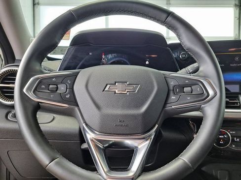 Used 2025 Chevrolet Trax ACTIV w/ Driver Confidence Package FWD image 11