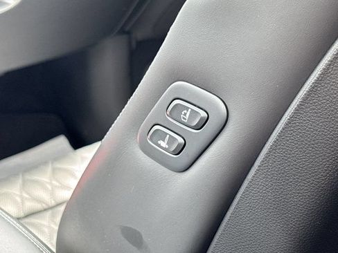 Used 2023 Genesis GV70 3.5T Sport w/ Sport Prestige Package AWD/4WD image 19