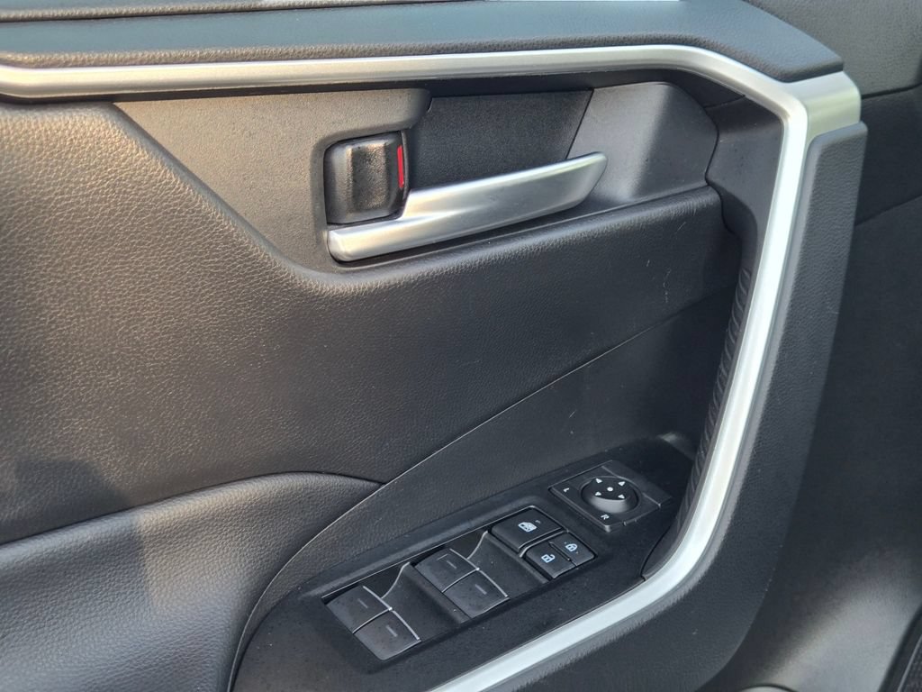 Used 2025 Toyota RAV4 XLE FWD image 20