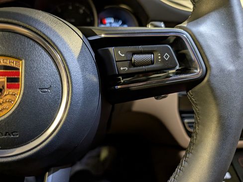 Certified 2026 Porsche Macan AWD/4WD image 30