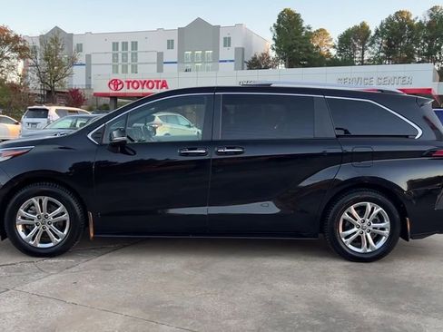 Used 2022 Toyota Sienna Platinum image 7