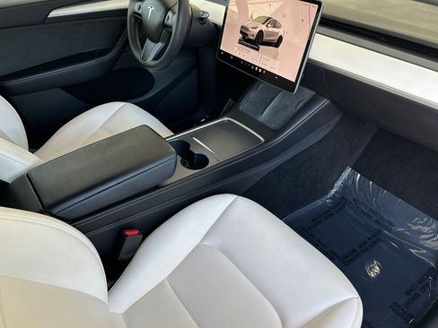 Used 2022 Tesla Model Y Performance AWD/4WD image 35