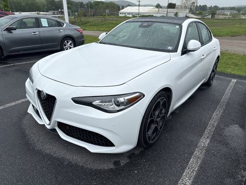 Used 2020 Alfa Romeo Giulia Ti Sport w/ Quick Order Package 22S Sport AWD/4WD image 7