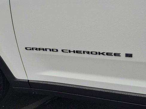 New 2026 Jeep Grand Cherokee Altitude image 15