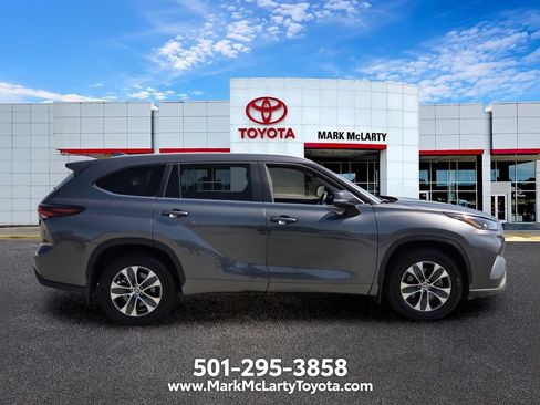 Used 2025 Toyota Highlander AWD image 6