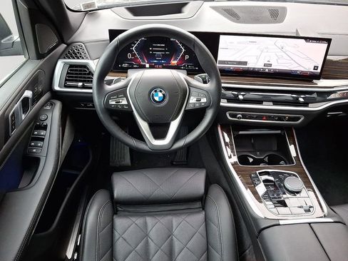 Used 2024 BMW X5 xDrive50e image 12