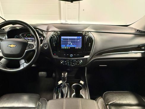 Used 2021 Chevrolet Traverse LT w/ LT Premium Package AWD/4WD image 18