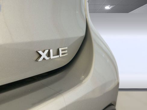 Used 2020 Toyota Highlander XLE image 34