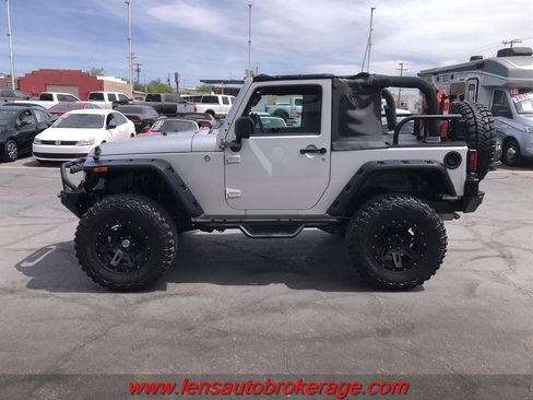 Used 2012 Jeep Wrangler Rubicon w/ Connectivity Group image 5