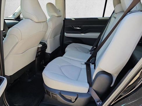 Used 2025 Toyota Grand Highlander AWD image 16