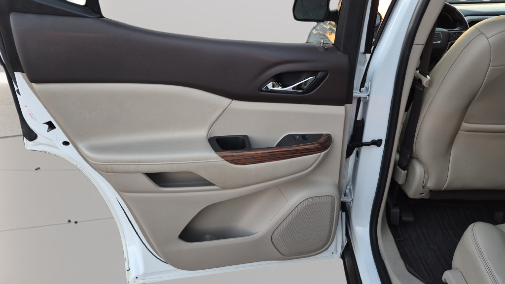 Used 2019 GMC Acadia Denali AWD/4WD image 25