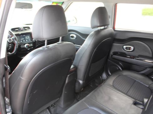 Used 2019 Kia Soul ! FWD image 16
