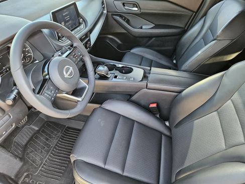 Used 2023 Nissan Rogue SV w/ SV Premium B Package FWD image 2
