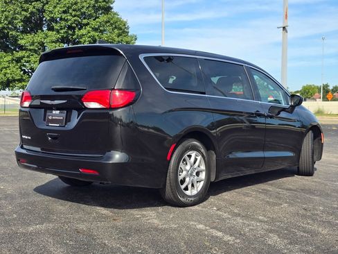 Used 2023 Chrysler Voyager LX FWD image 14