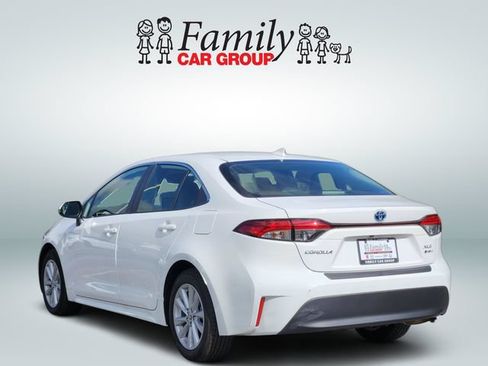 Certified 2025 Toyota Corolla LE FWD image 3
