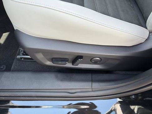 New 2025 Mitsubishi Outlander SE image 16