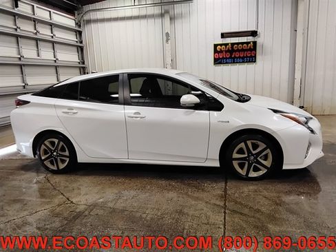 Used 2016 Toyota Prius Four Touring FWD image 5