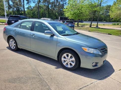 Used 2011 Toyota Camry LE w/ LE Extra-Value Pkg image 9