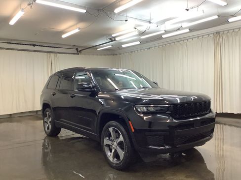 Used 2023 Jeep Grand Cherokee L Laredo image 4