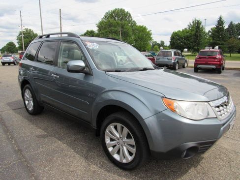 Used 2013 Subaru Forester 2.5X Limited AWD/4WD image 23