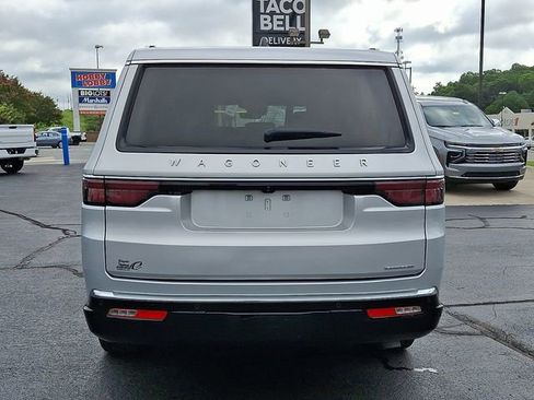 Used 2024 Jeep Wagoneer L Series II w/ Flexible Seating Group image 5