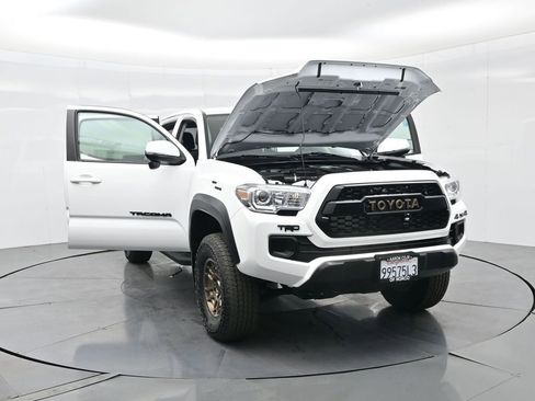 Used 2022 Toyota Tacoma SR image 33