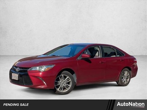 Used 2016 Toyota Camry SE image 1