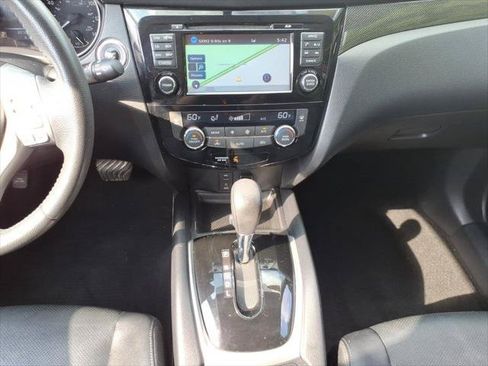 Used 2016 Nissan Rogue SL AWD/4WD image 16
