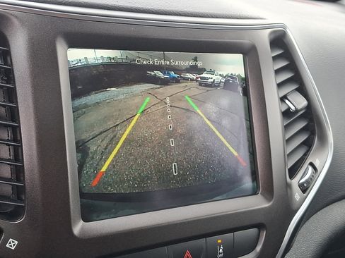 Used 2022 Jeep Cherokee Trailhawk w/ Sun, Sound & Nav Group AWD/4WD image 19