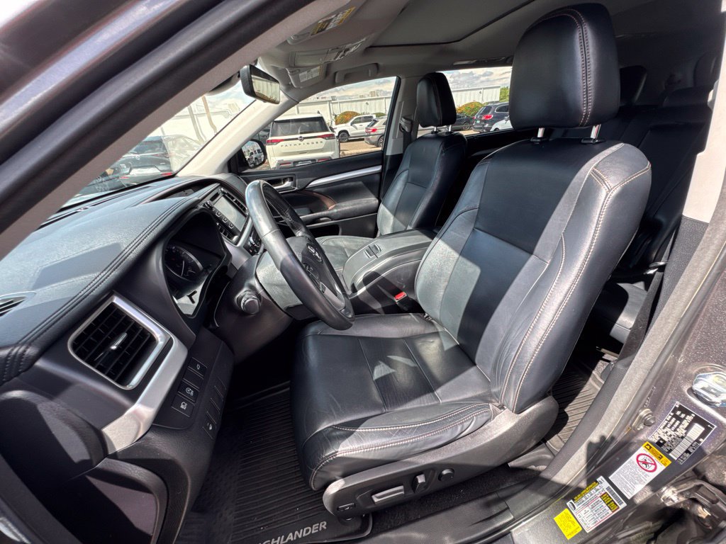 Used 2017 Toyota Highlander XLE AWD/4WD image 12