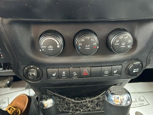 Used 2014 Jeep Wrangler Unlimited Rubicon w/ Dual Top Group image 23