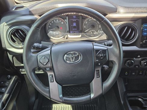 Used 2019 Toyota Tacoma TRD Off-Road w/ Technology Package image 20